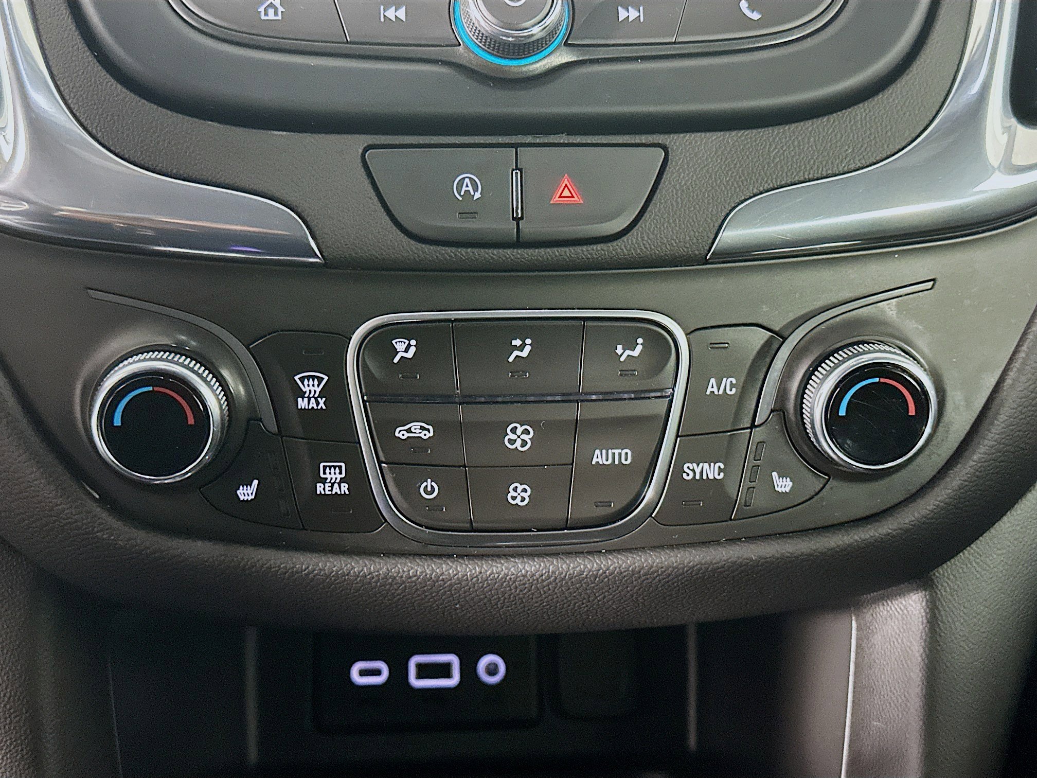 Used 2023 Chevrolet Equinox LT image 24