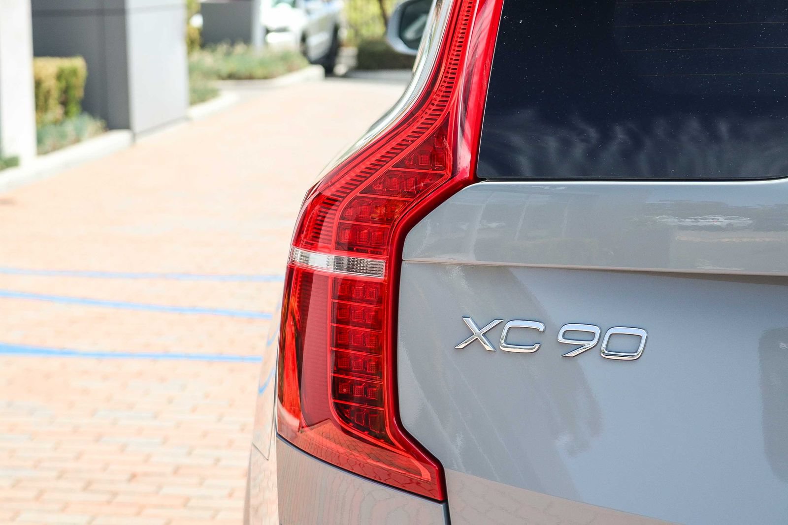 Used 2024 Volvo XC90 B6 Plus w/ Protection Package Premier AWD/4WD image 9