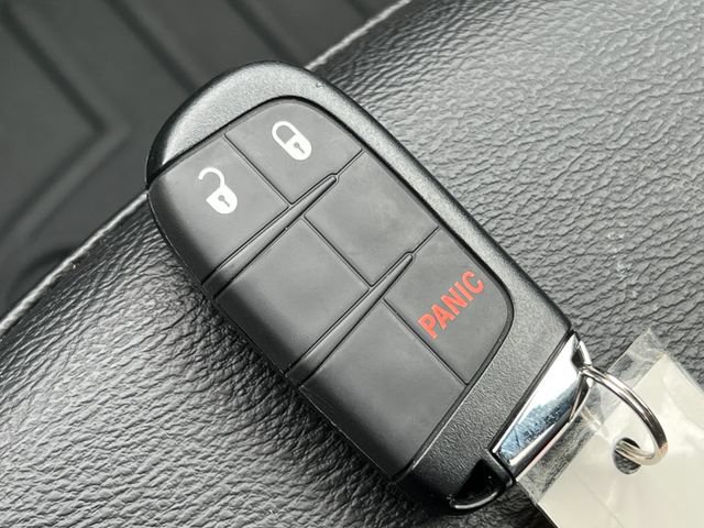 Used 2023 Jeep Compass Latitude AWD/4WD image 32