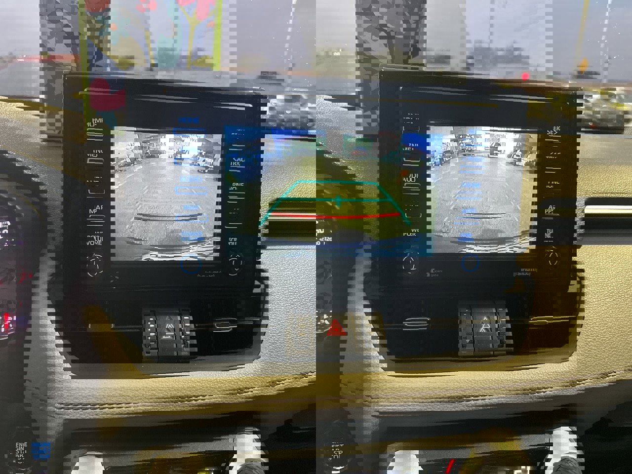 Used 2020 Toyota RAV4 XLE Premium image 7