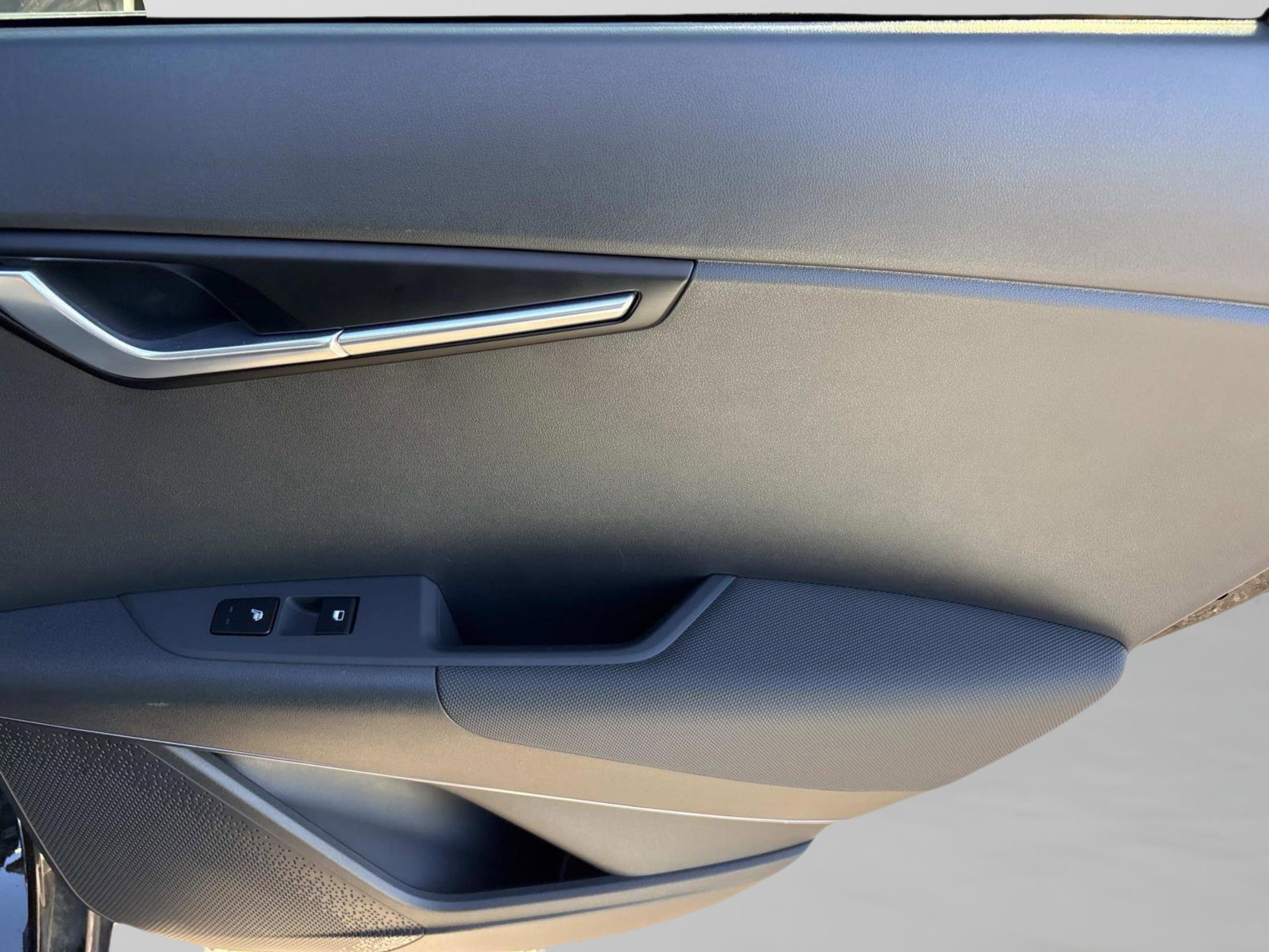 Used 2024 Kia Niro EX w/ EX Cold Weather Package image 22