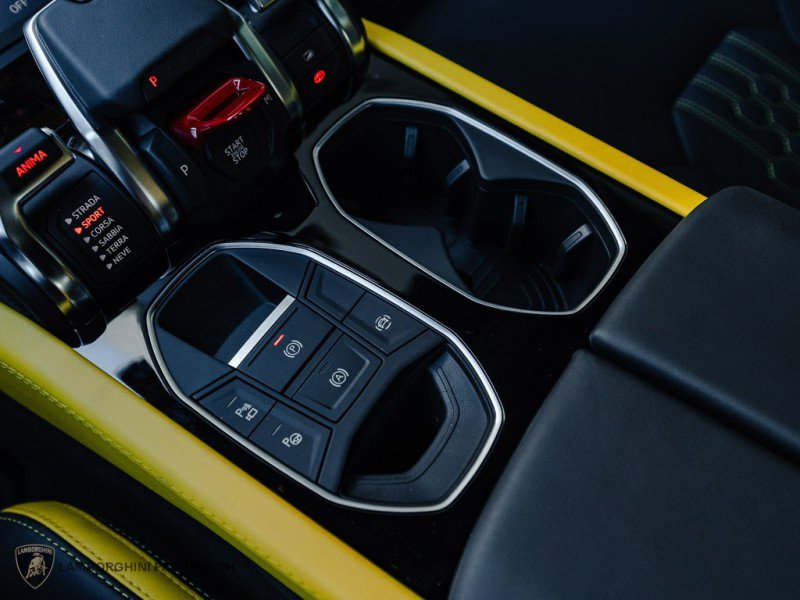 Used 2025 Lamborghini Urus SE AWD/4WD image 8