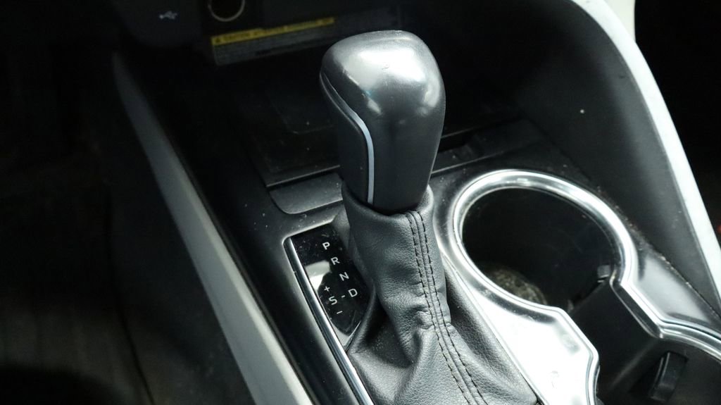 Used 2020 Toyota Camry XLE FWD image 31