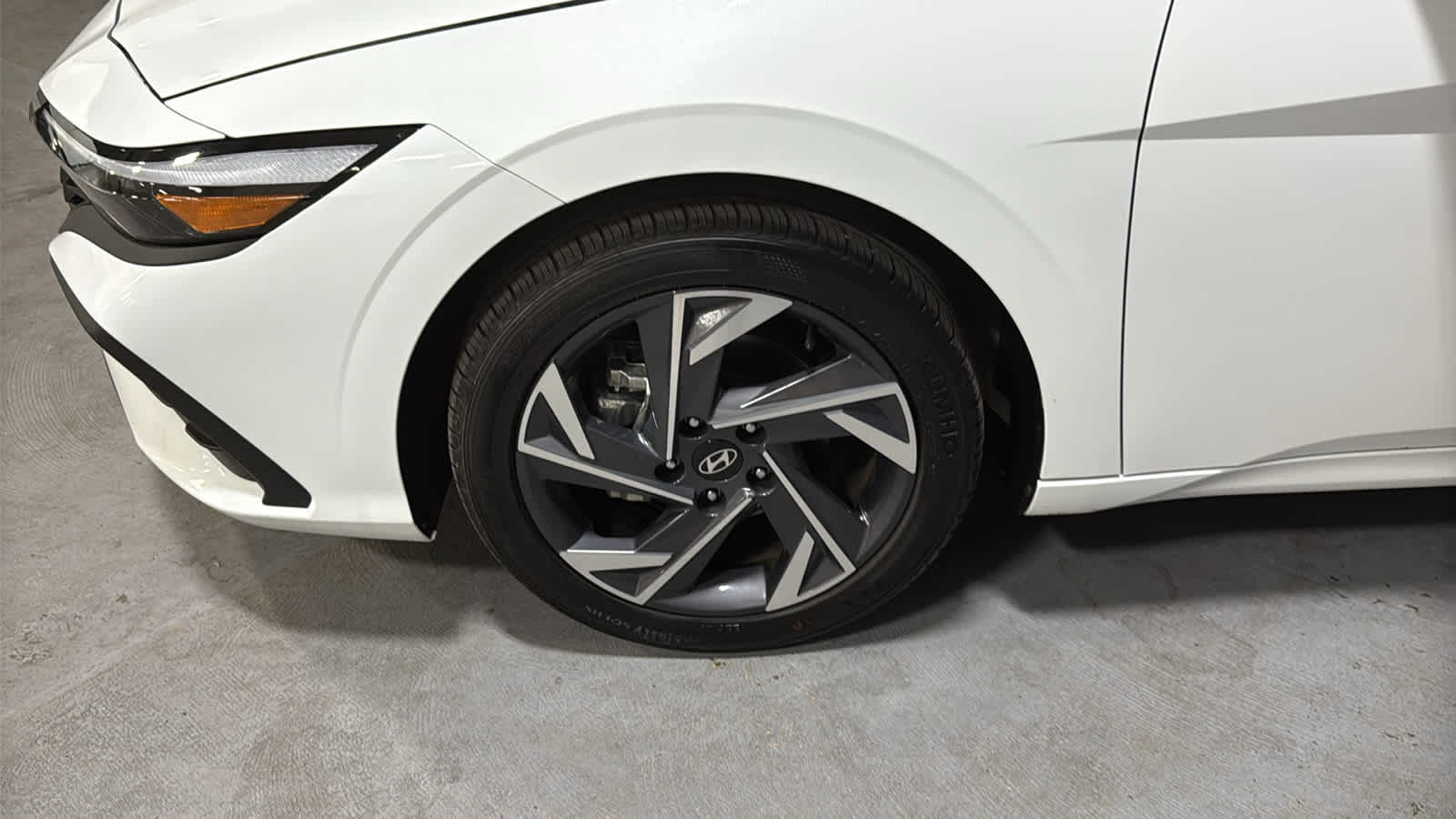 Used 2025 Hyundai Elantra Sport FWD image 8