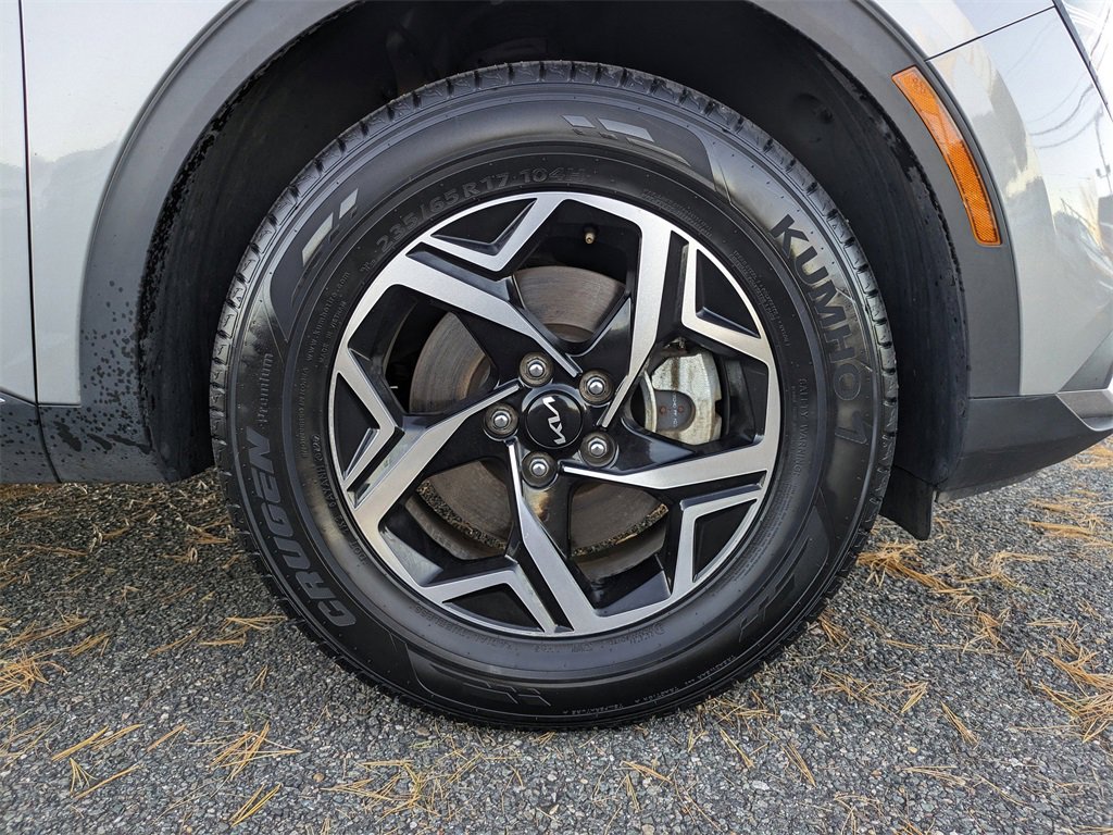 Used 2024 Kia Sportage LX image 11