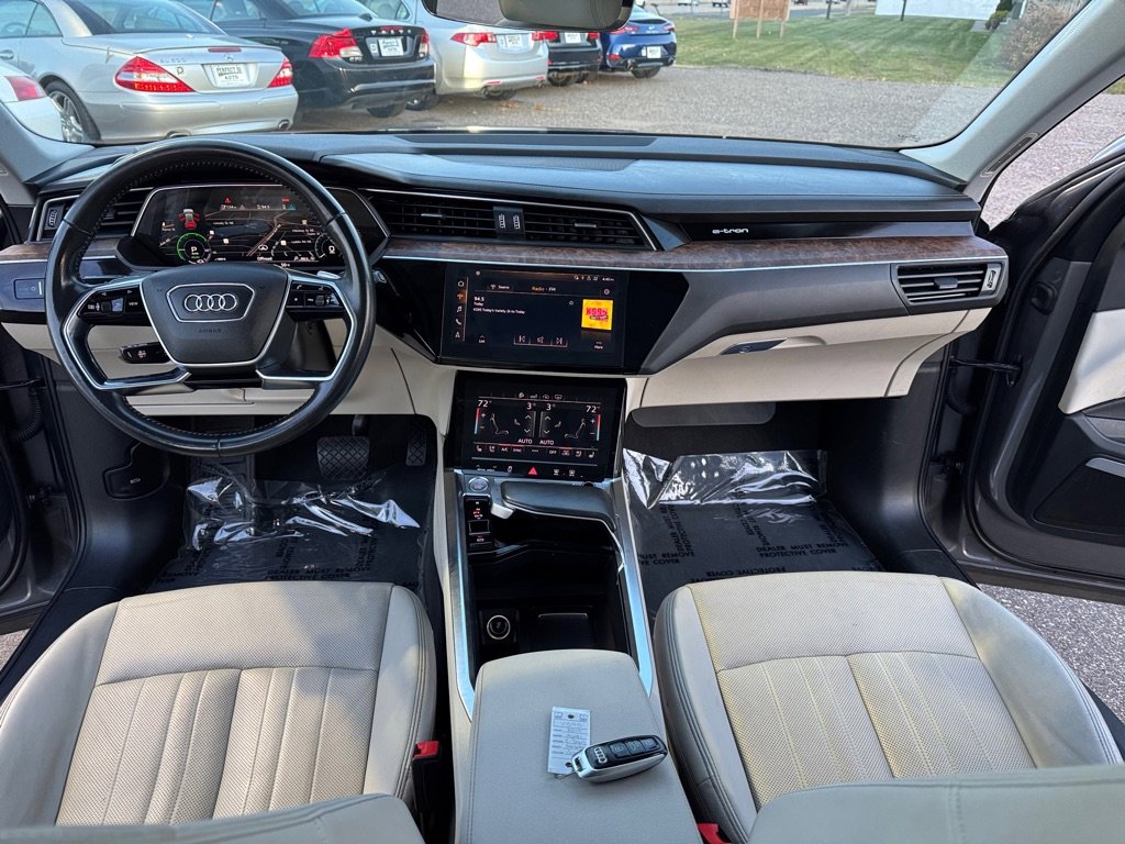 Used 2019 Audi e-tron Premium Plus image 36