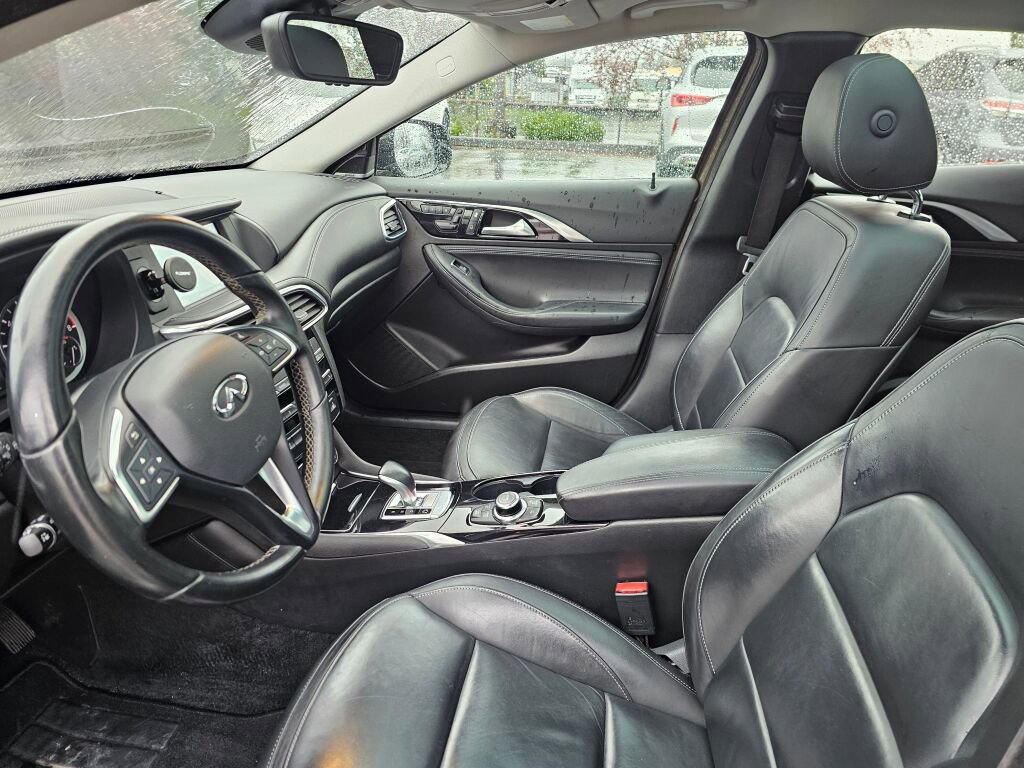 Used 2017 INFINITI QX30 Premium image 24