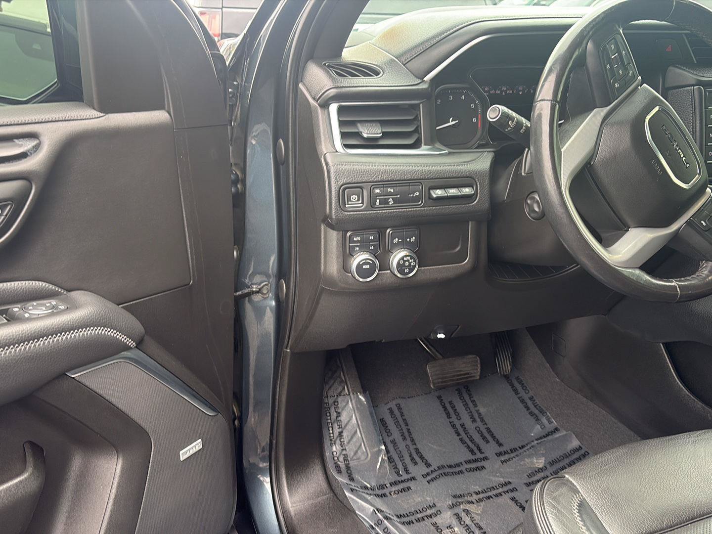 Used 2021 GMC Yukon XL Denali AWD/4WD image 11