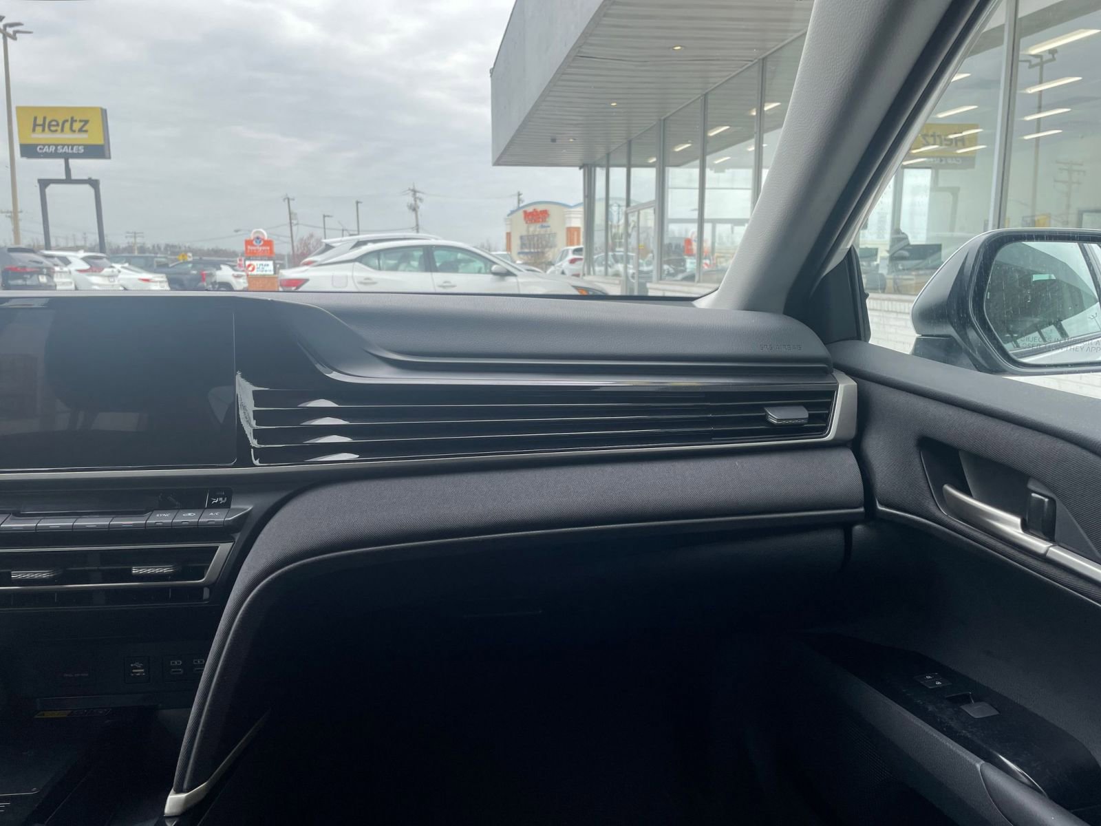 Used 2025 Toyota Camry LE image 34