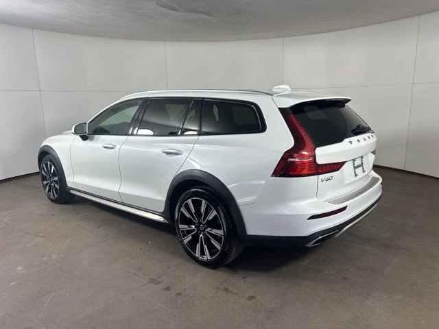 Used 2020 Volvo V60 T5 Cross Country w/ Protection Package Premier image 5