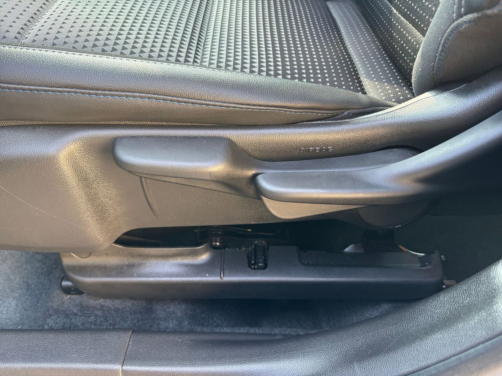 Used 2025 Chevrolet Trax LT w/ LT Convenience Package image 23