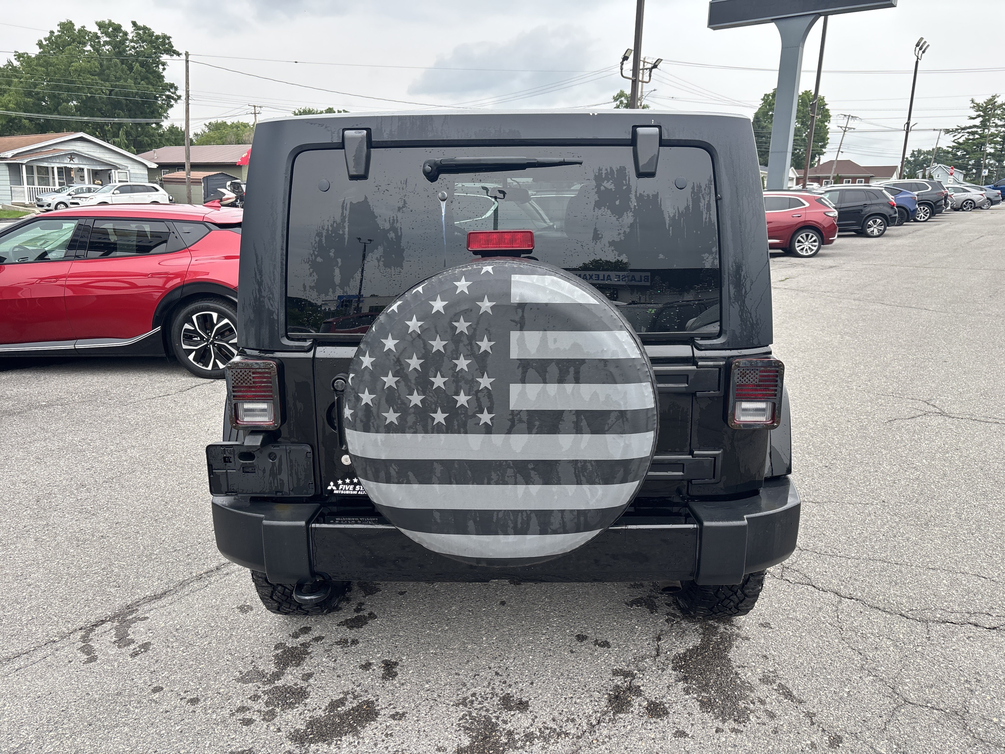 Used 2017 Jeep Wrangler Unlimited Sahara AWD/4WD image 4