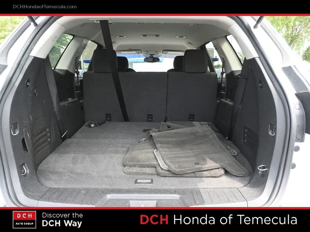 Used 2017 Chevrolet Traverse LT w/ Style and Technology Package FWD image 23