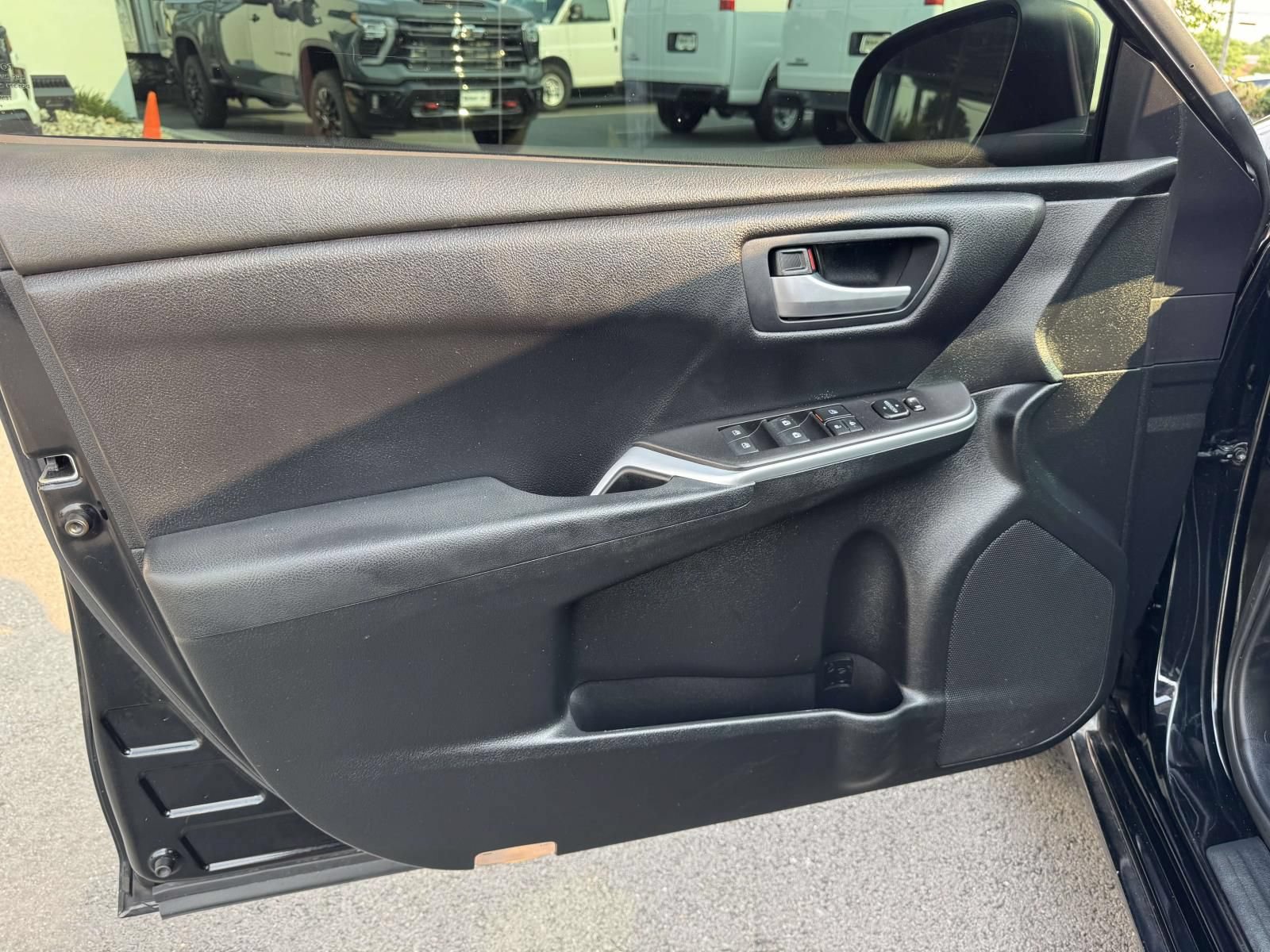 Used 2017 Toyota Camry LE FWD image 18
