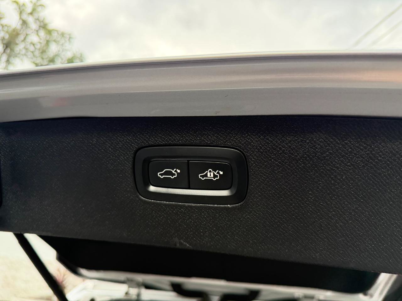 Used 2018 Volvo XC90 T6 Momentum w/ Convenience Package AWD/4WD image 47