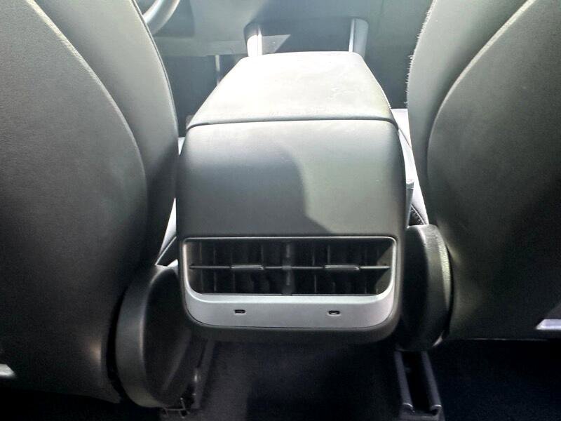 Used 2021 Tesla Model Y Long Range image 30