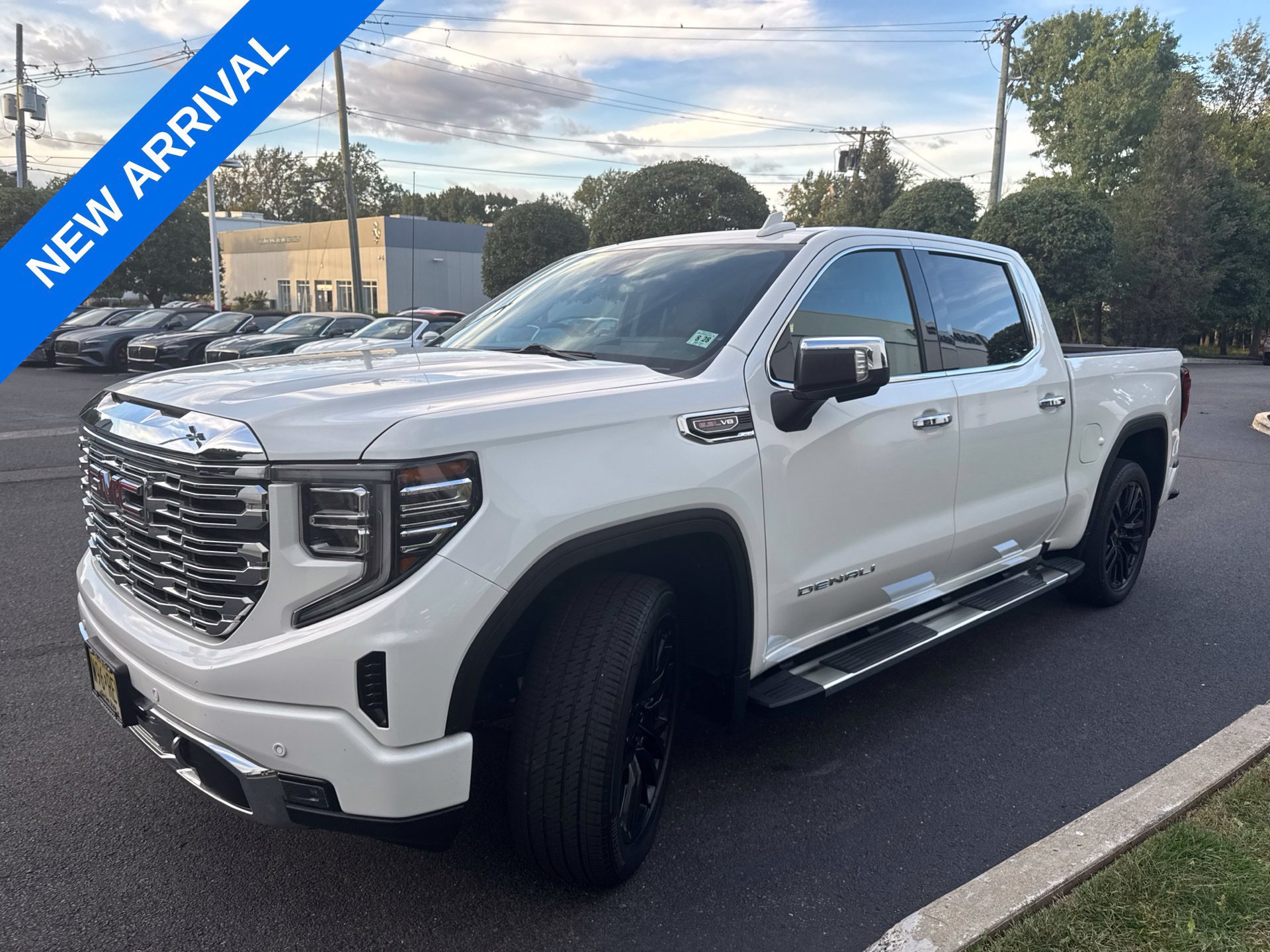Used 2023 GMC Sierra 1500 Denali w/ Technology Package AWD/4WD image 4