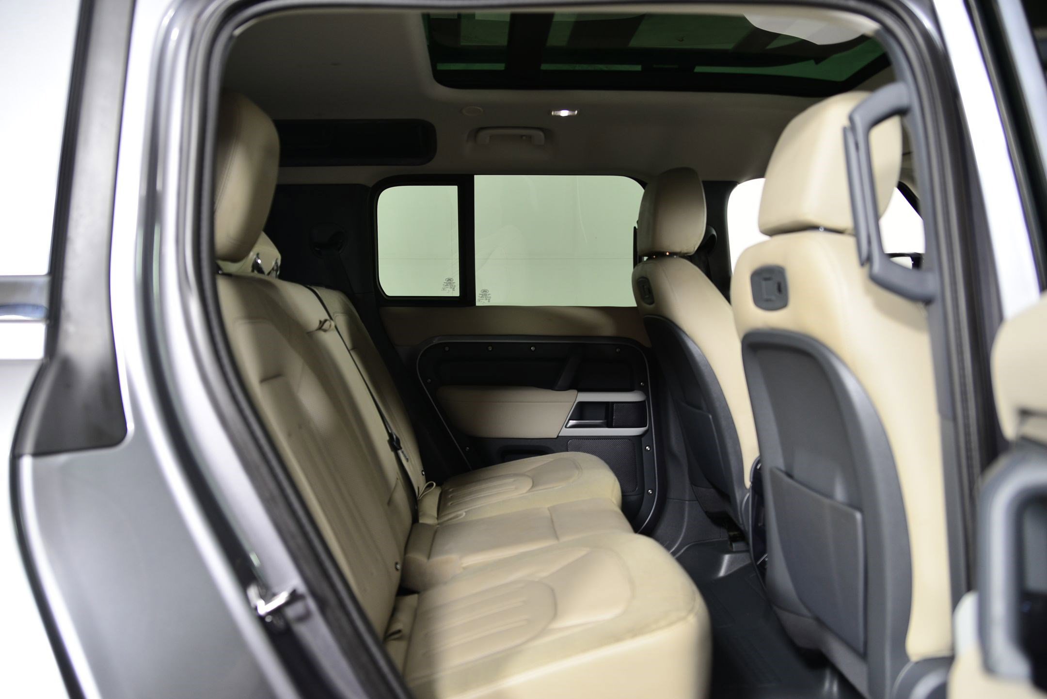 Used 2020 Land Rover Defender 110 SE AWD/4WD image 23