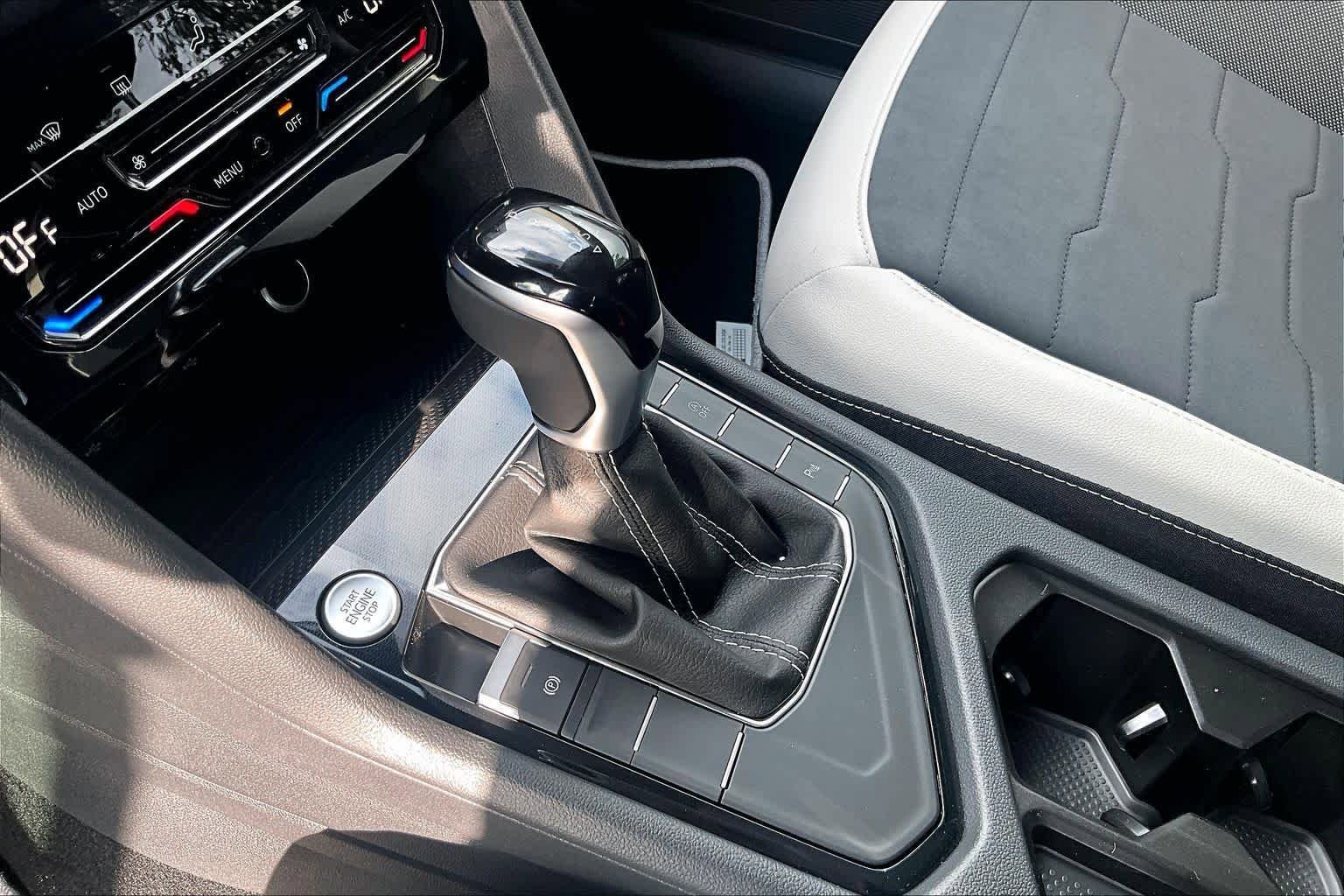 New 2026 Volkswagen Taos SE FWD image 7