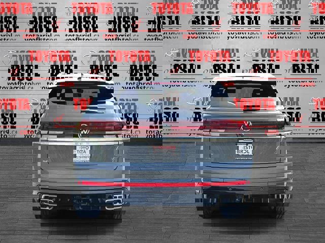 Used 2024 Volkswagen Atlas Cross Sport SEL R-Line image 4