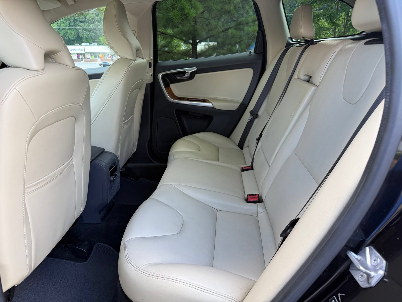 Used 2017 Volvo XC60 T6 Inscription w/ Climate Package AWD/4WD image 39