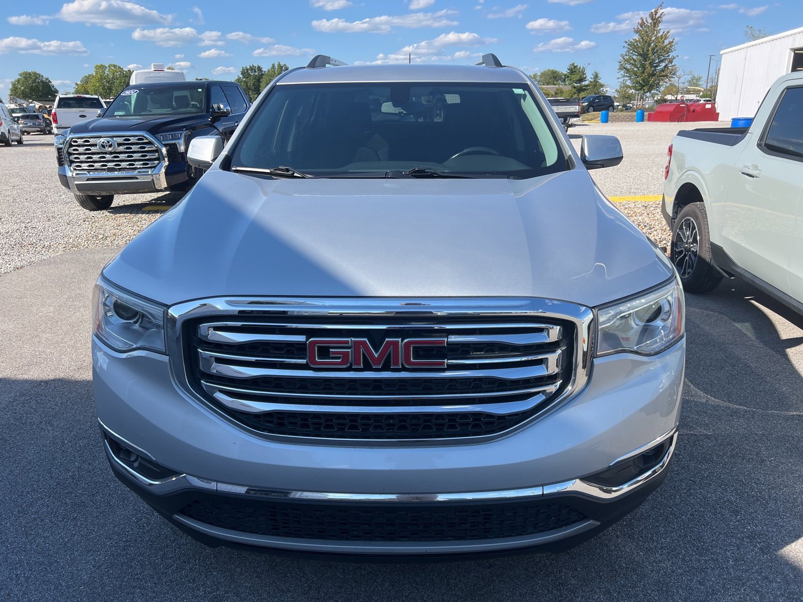 Used 2019 GMC Acadia SLE w/ Driver Alert Package I image 2