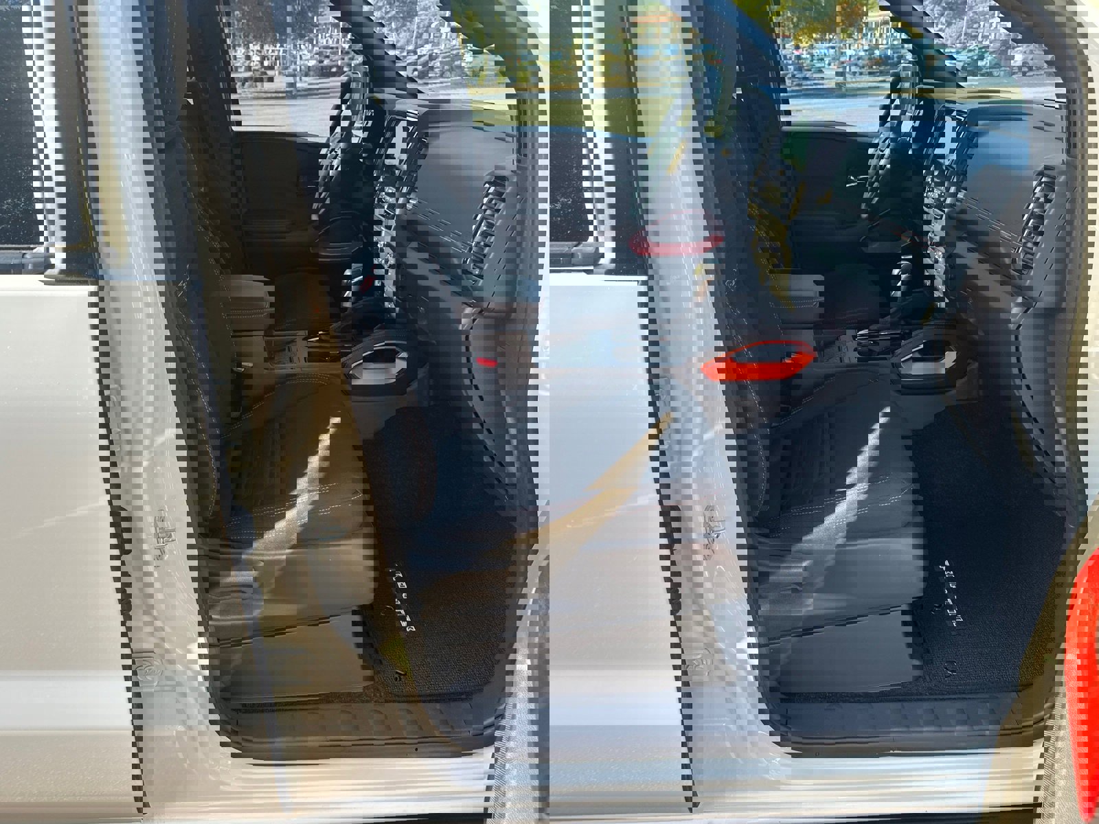 Used 2022 Nissan Frontier Pro-X image 13