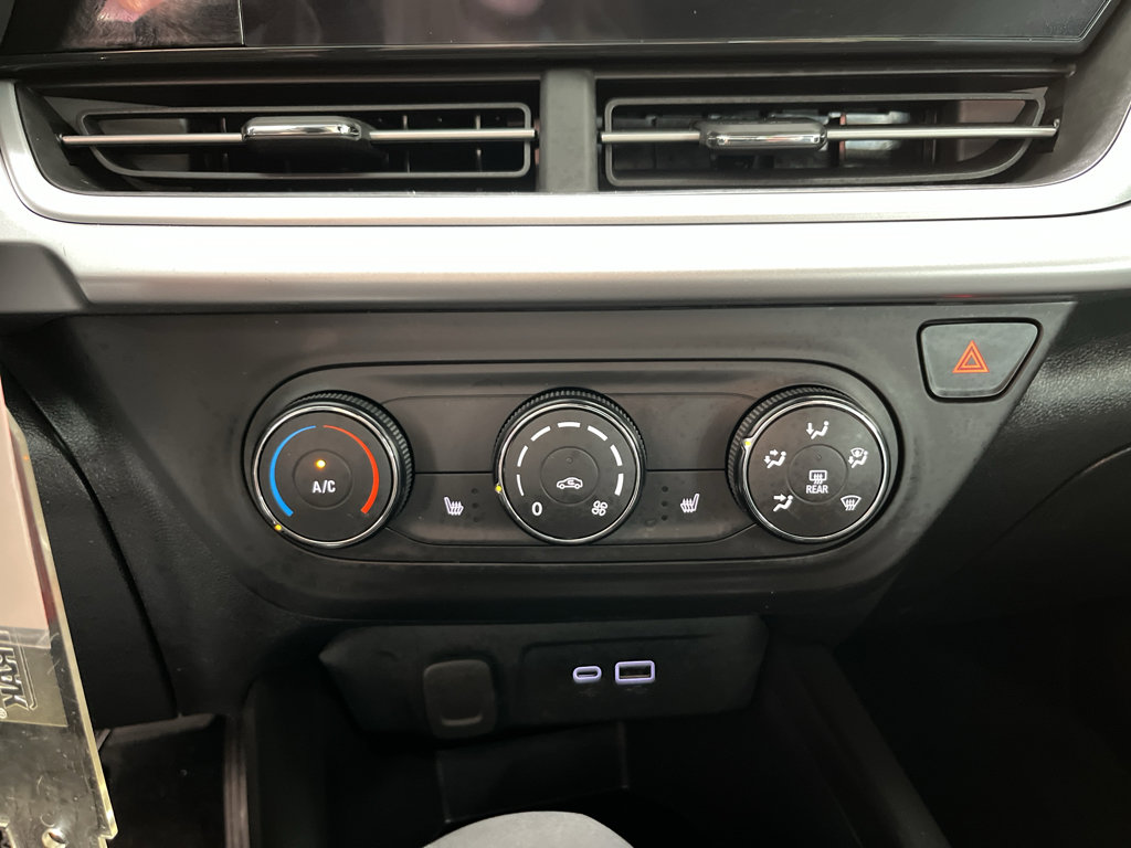 Used 2024 Chevrolet Trax RS w/ Sunroof Package FWD image 20