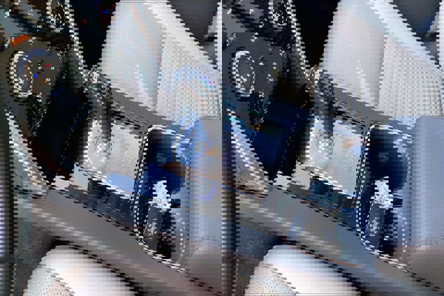 Used 2020 Land Rover Discovery Sport SE image 17