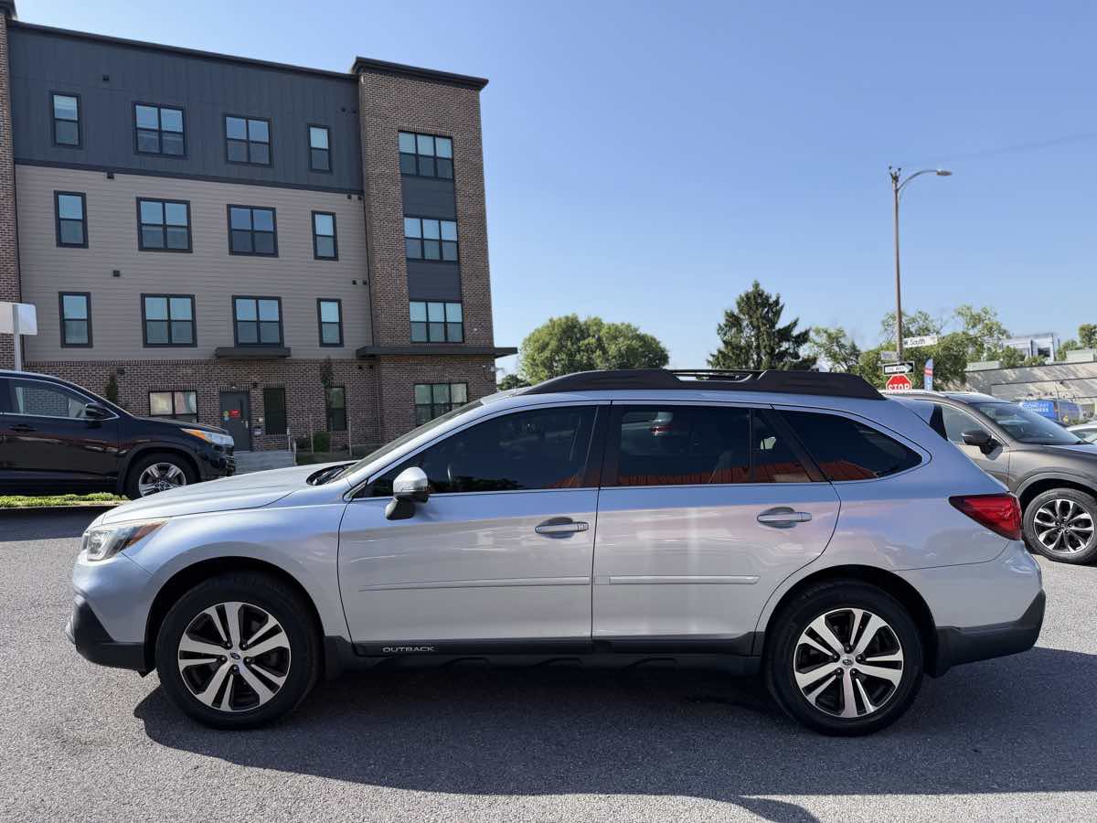 Used 2018 Subaru Outback 2.5i Limited AWD/4WD image 4