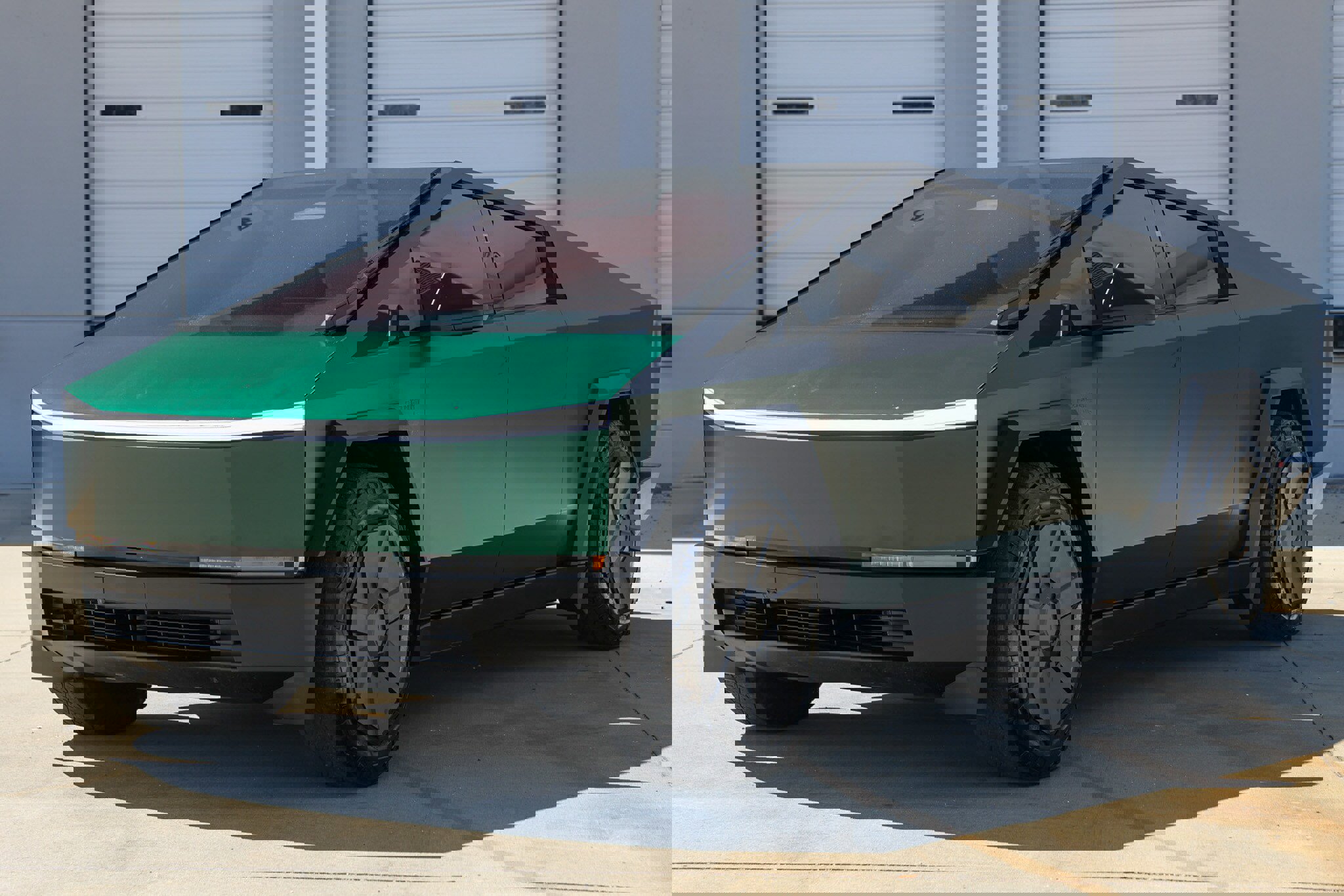 Used 2024 Tesla Cybertruck AWD Crew Cab image 4