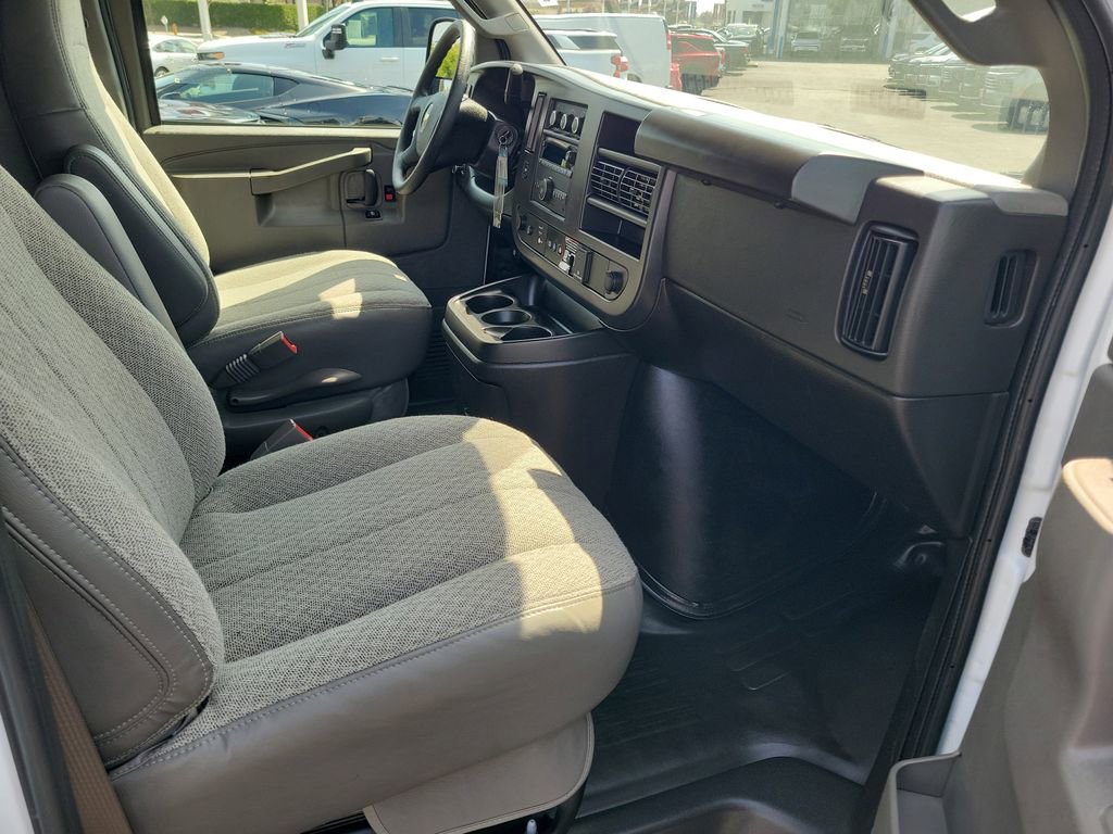 Used 2025 Chevrolet Express 2500 w/ Driver Convenience Package RWD image 11