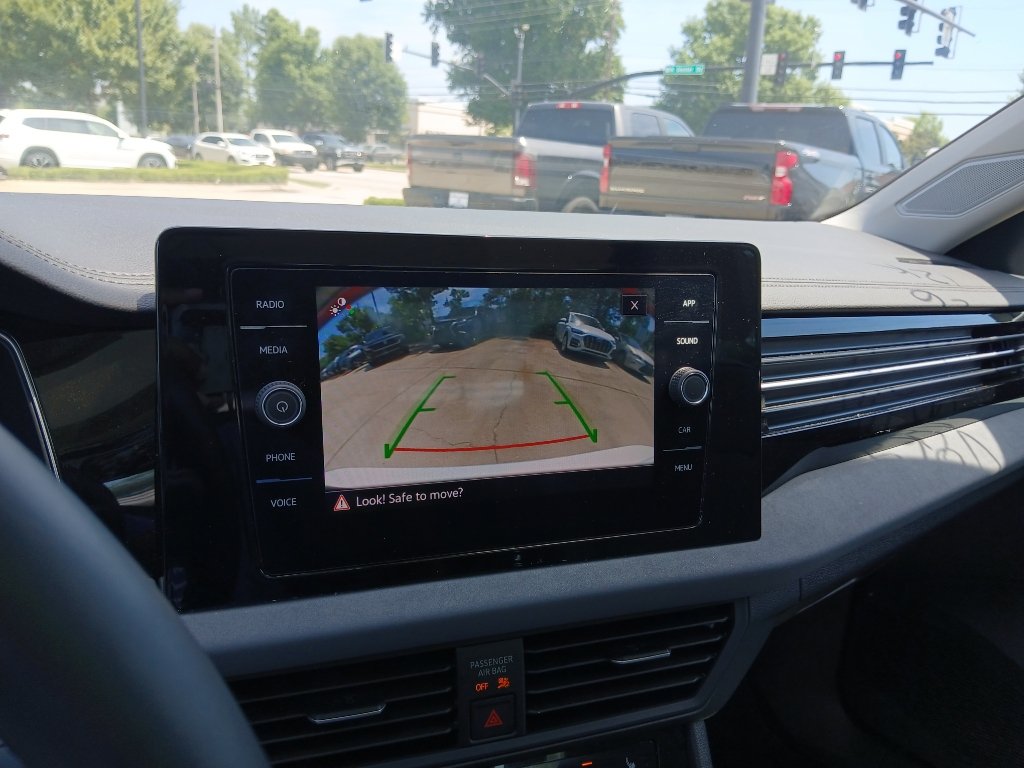 Certified 2025 Volkswagen Jetta SE w/ Sunroof Package FWD image 26