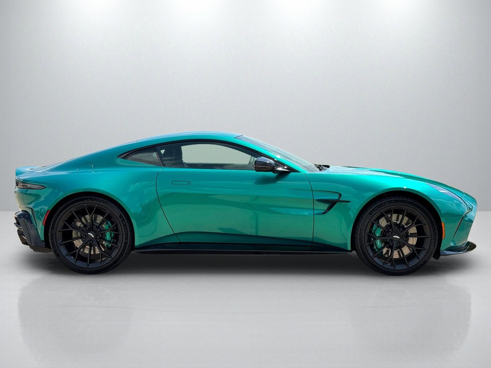 New 2026 Aston Martin V8 Vantage Coupe image 9