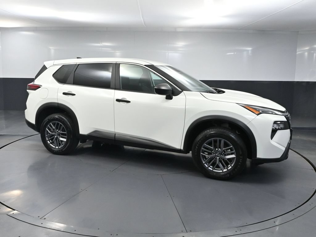 Used 2024 Nissan Rogue S AWD/4WD image 4