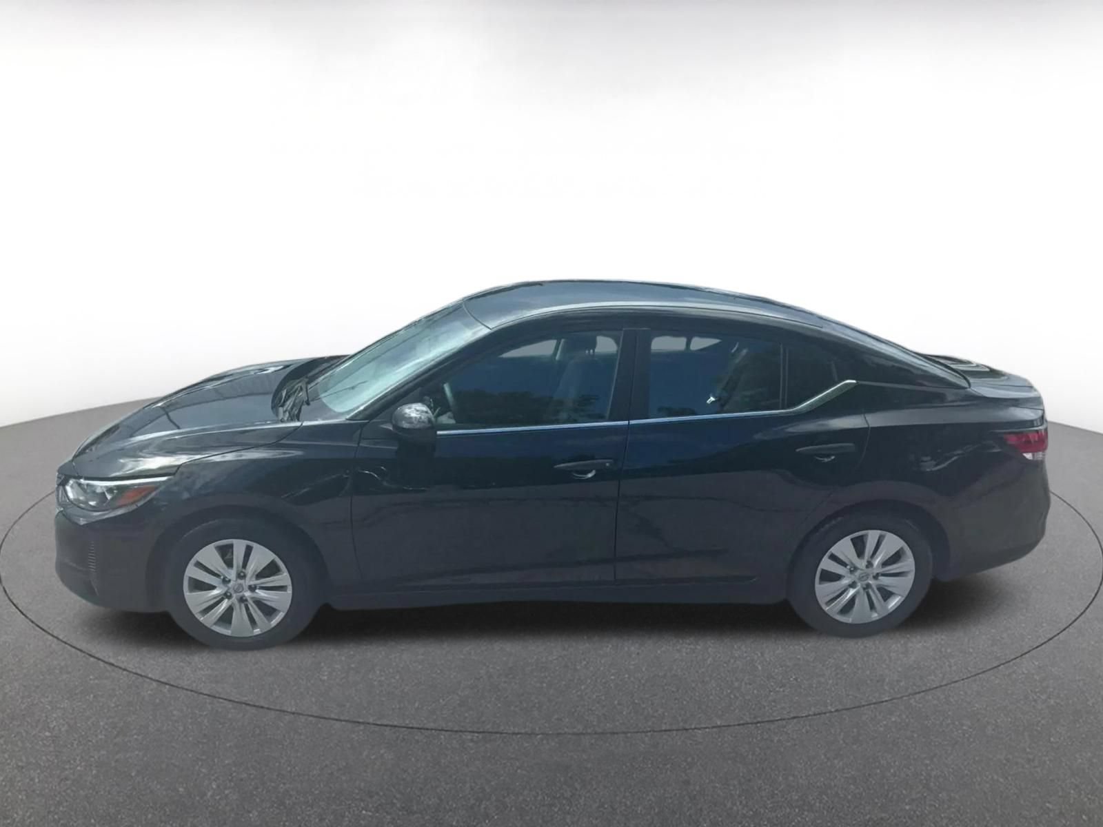 Used 2025 Nissan Sentra S FWD image 9