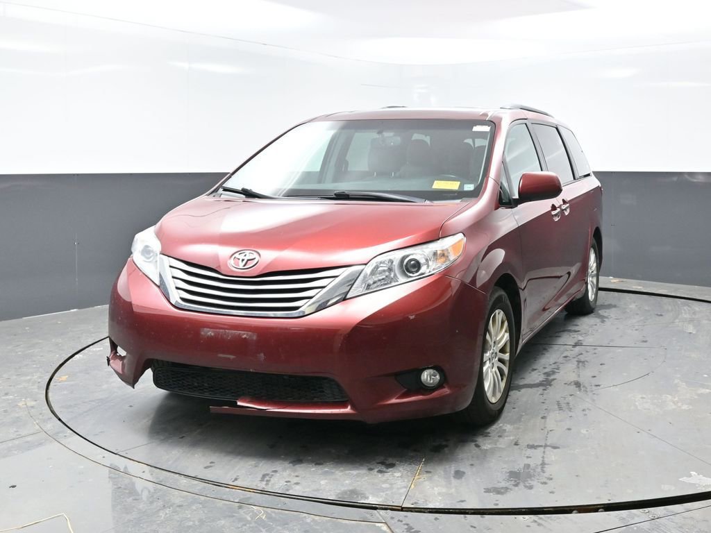 Used 2016 Toyota Sienna XLE image 4