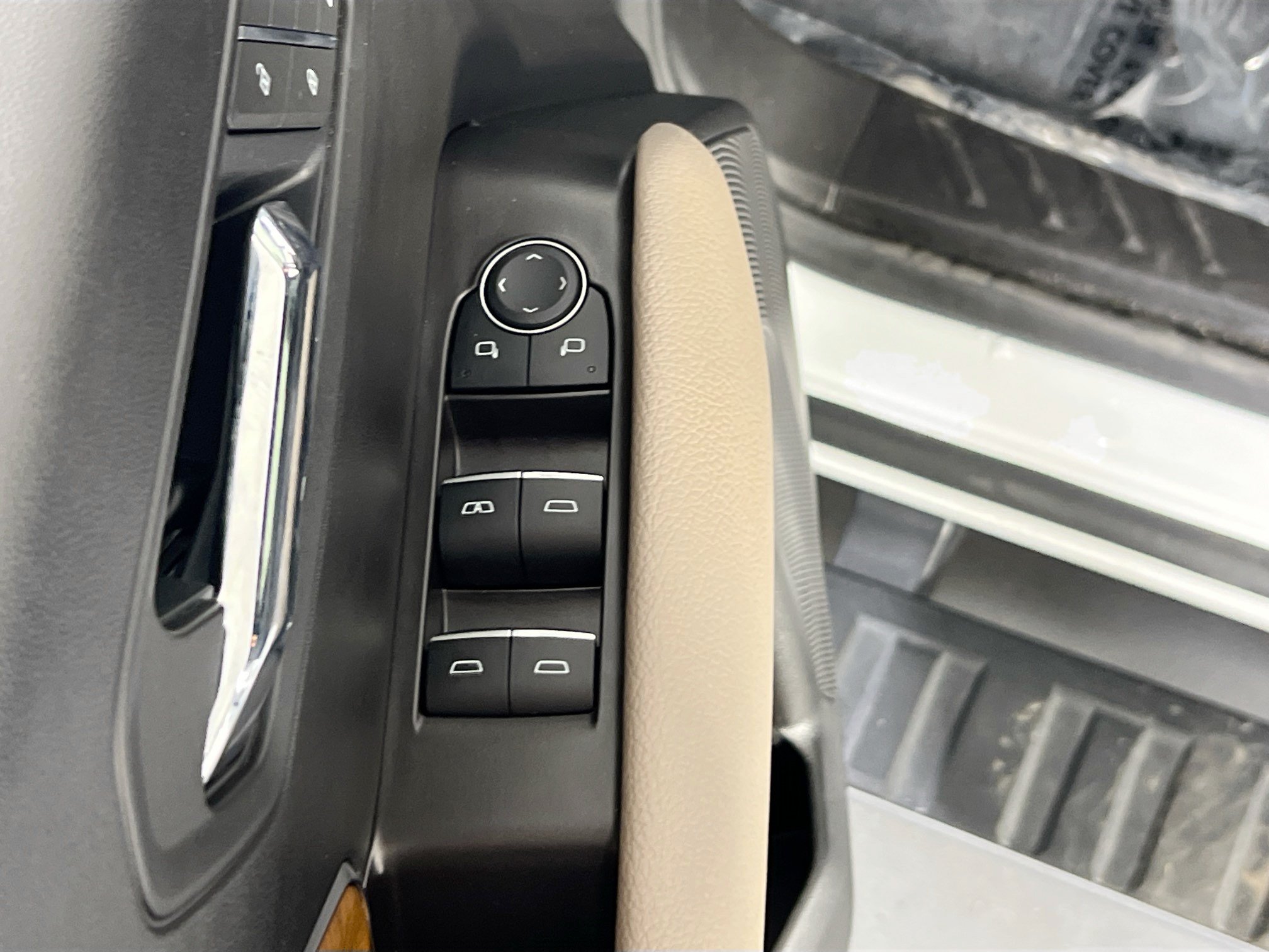 Used 2025 GMC Canyon Denali AWD/4WD image 18