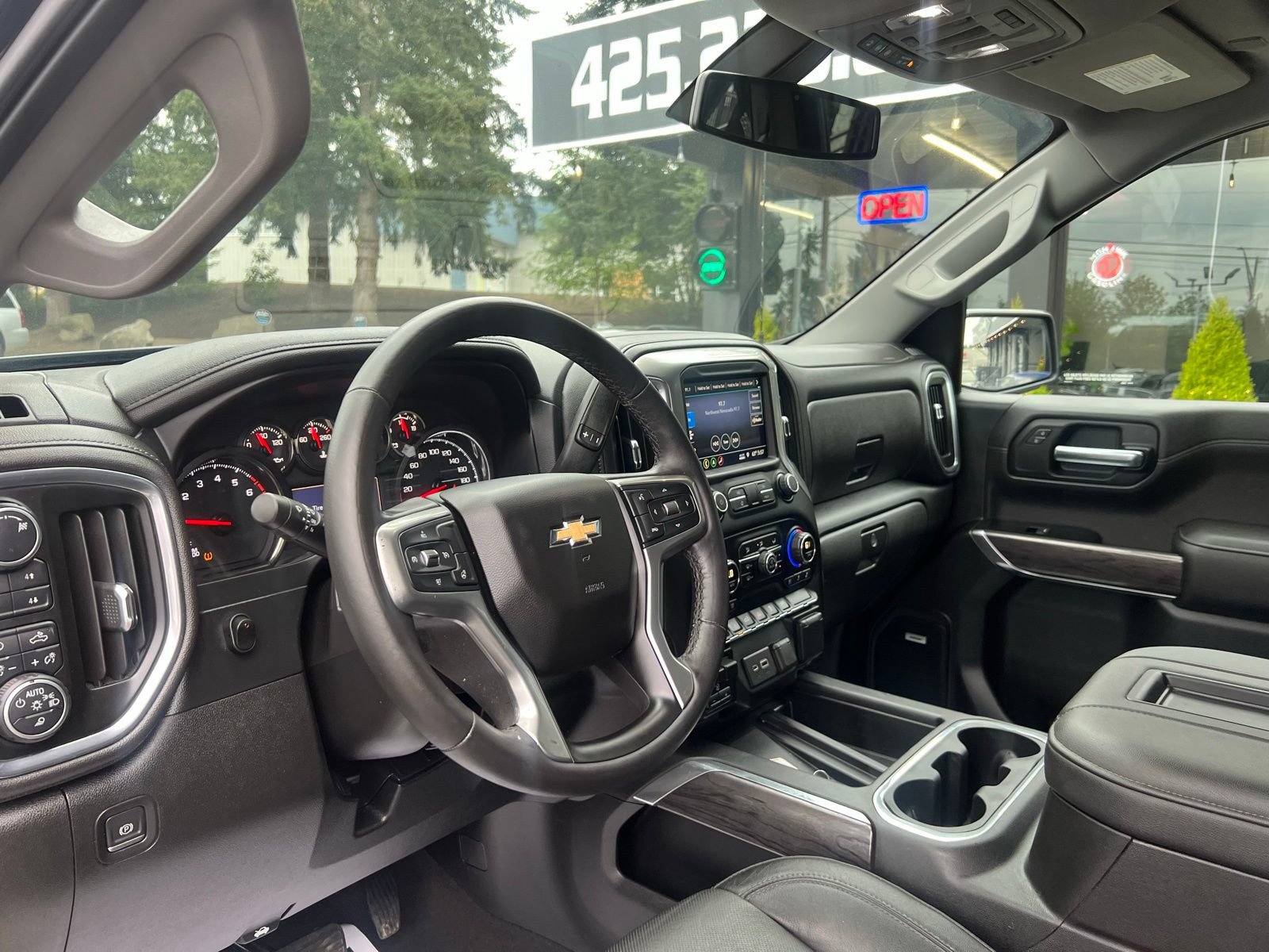 Used 2019 Chevrolet Silverado 1500 LTZ w/ LTZ Convenience Package AWD/4WD image 25