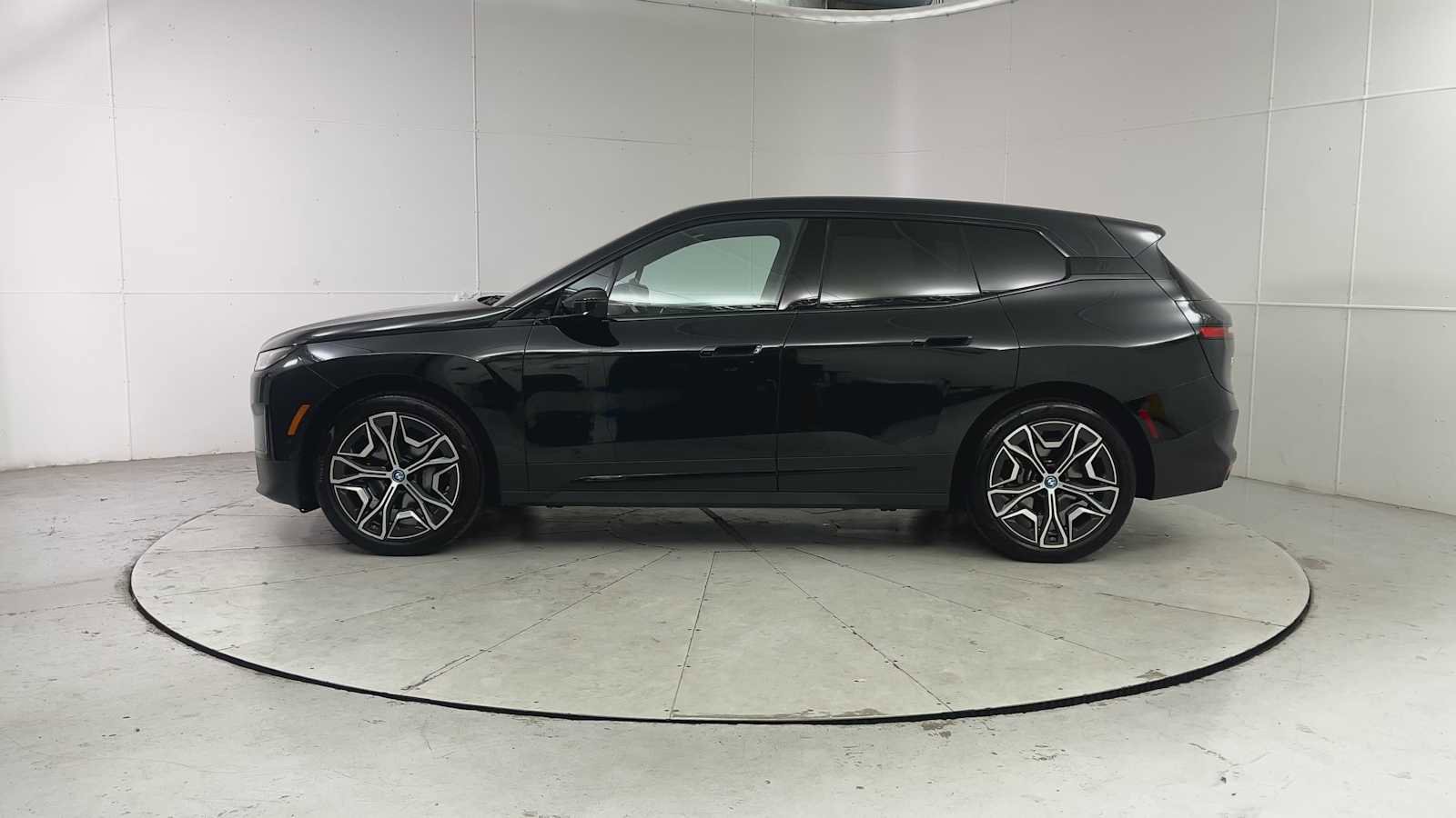 Certified 2024 BMW iX xDrive50 w/ Premium Package AWD/4WD image 5