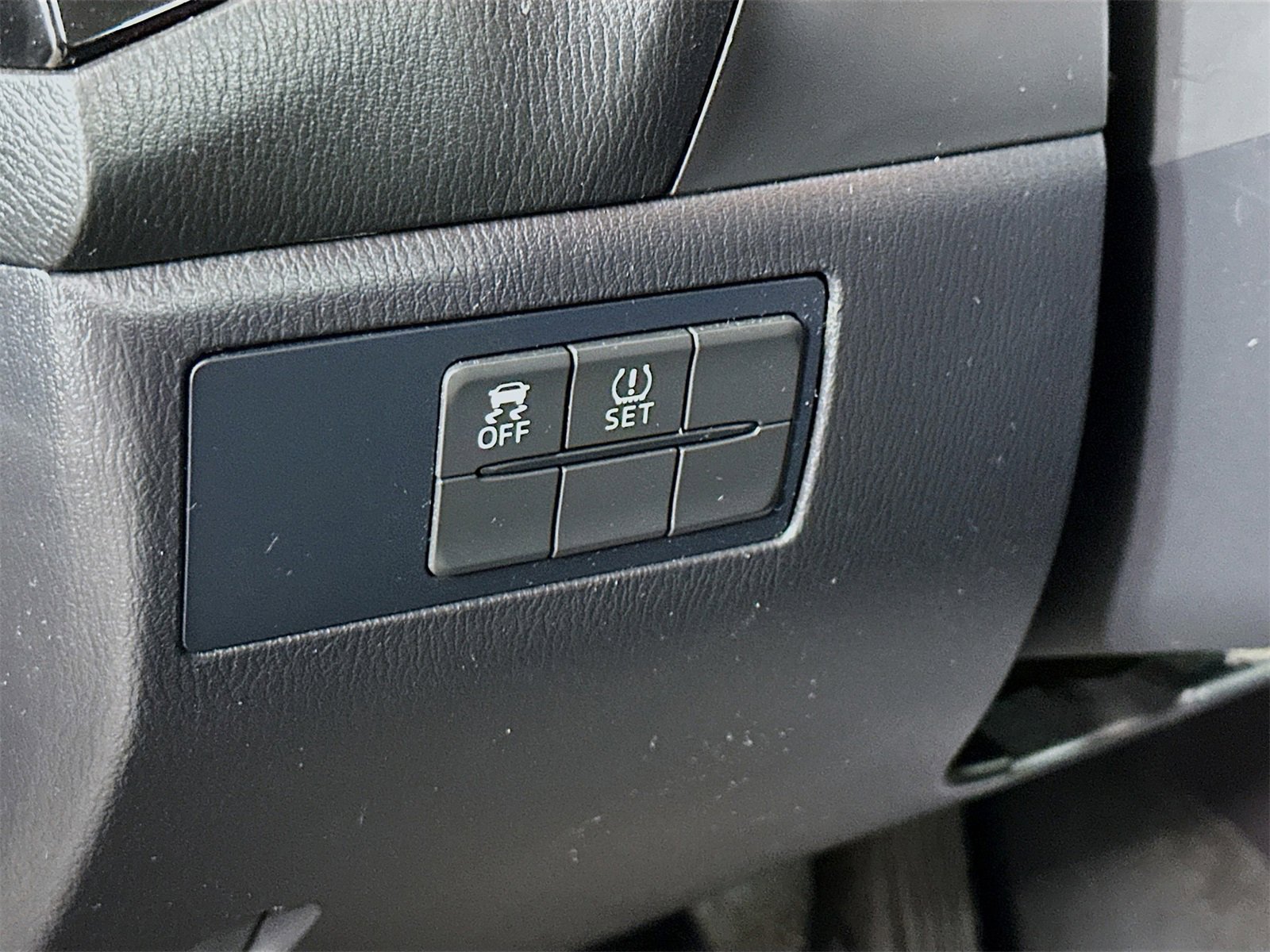 Used 2016 MAZDA MAZDA3 i Sport image 11