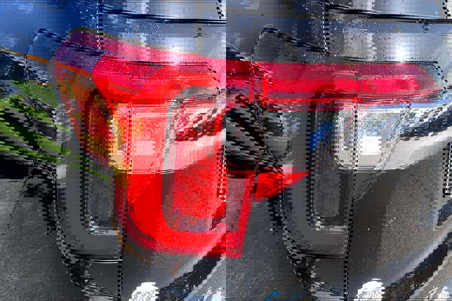 Certified 2023 GMC Acadia SLE w/ Driver Convenience Package image 29