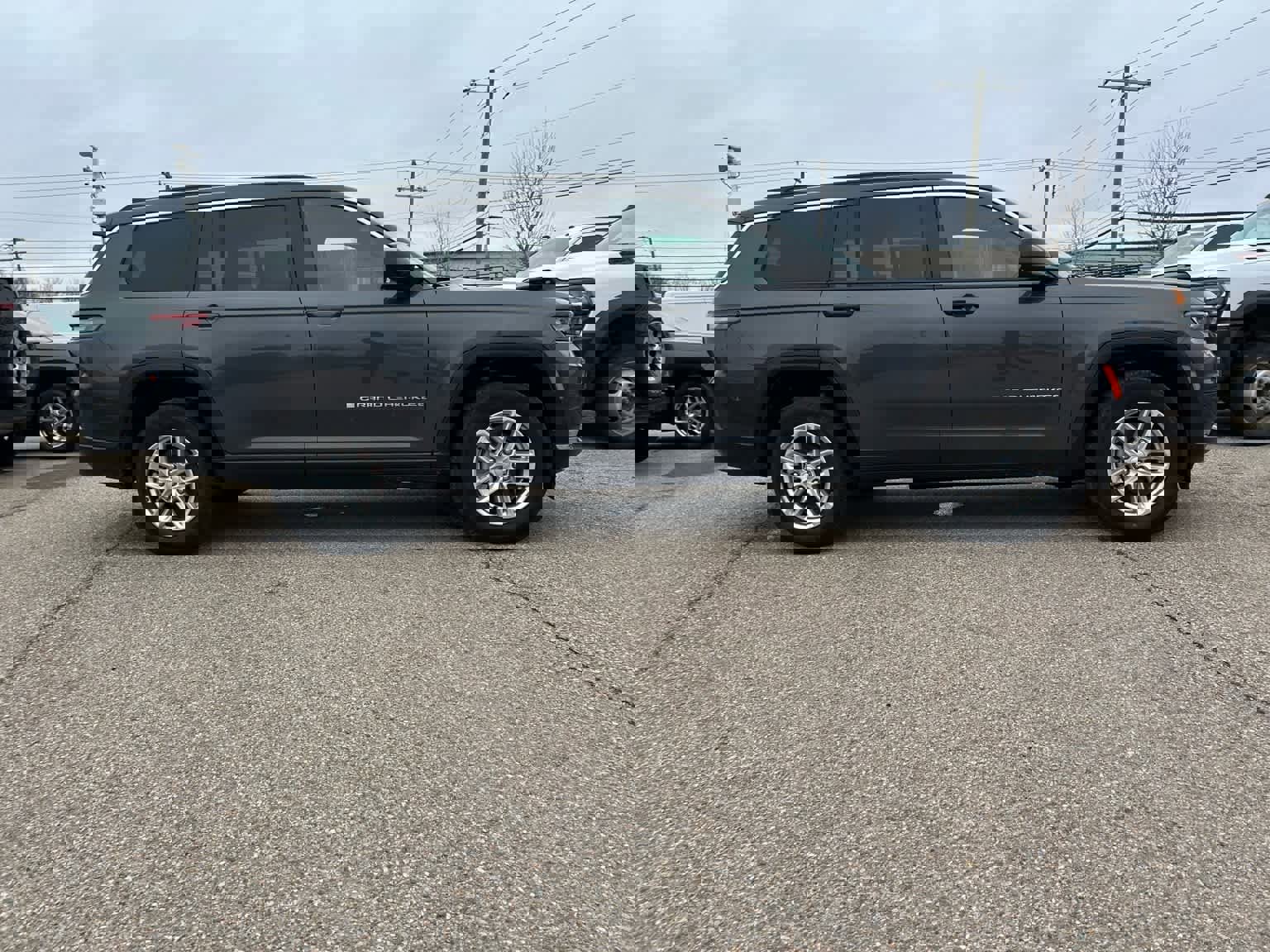 Certified 2024 Jeep Grand Cherokee L Laredo image 11