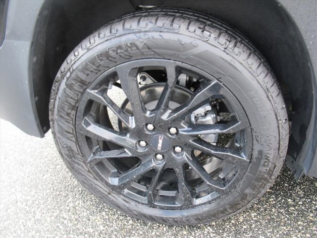 Used 2023 GMC Terrain SLT w/ Tech Package FWD image 9