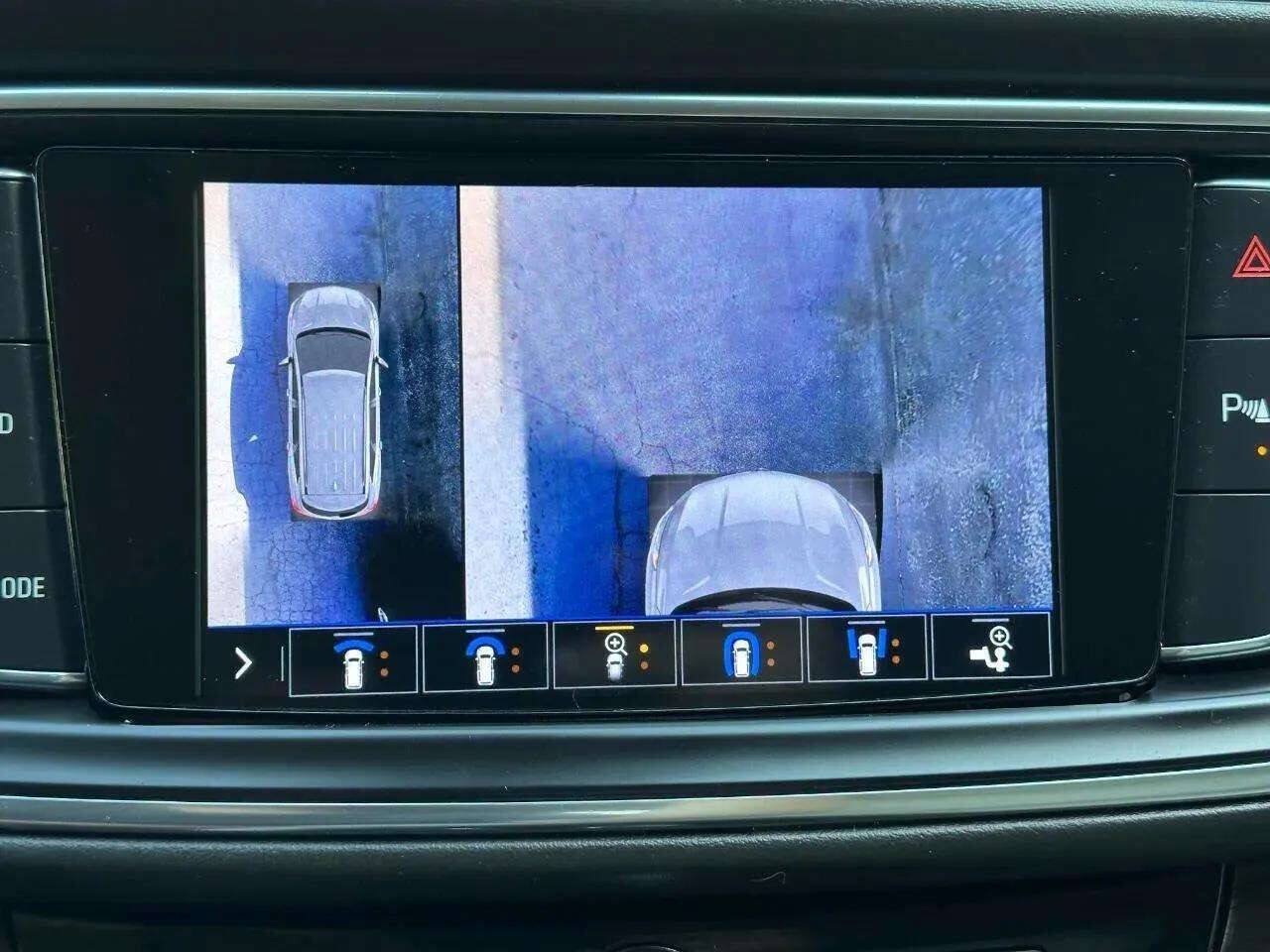 Used 2020 Buick Enclave Essence w/ Sound and Sites Package AWD/4WD image 17