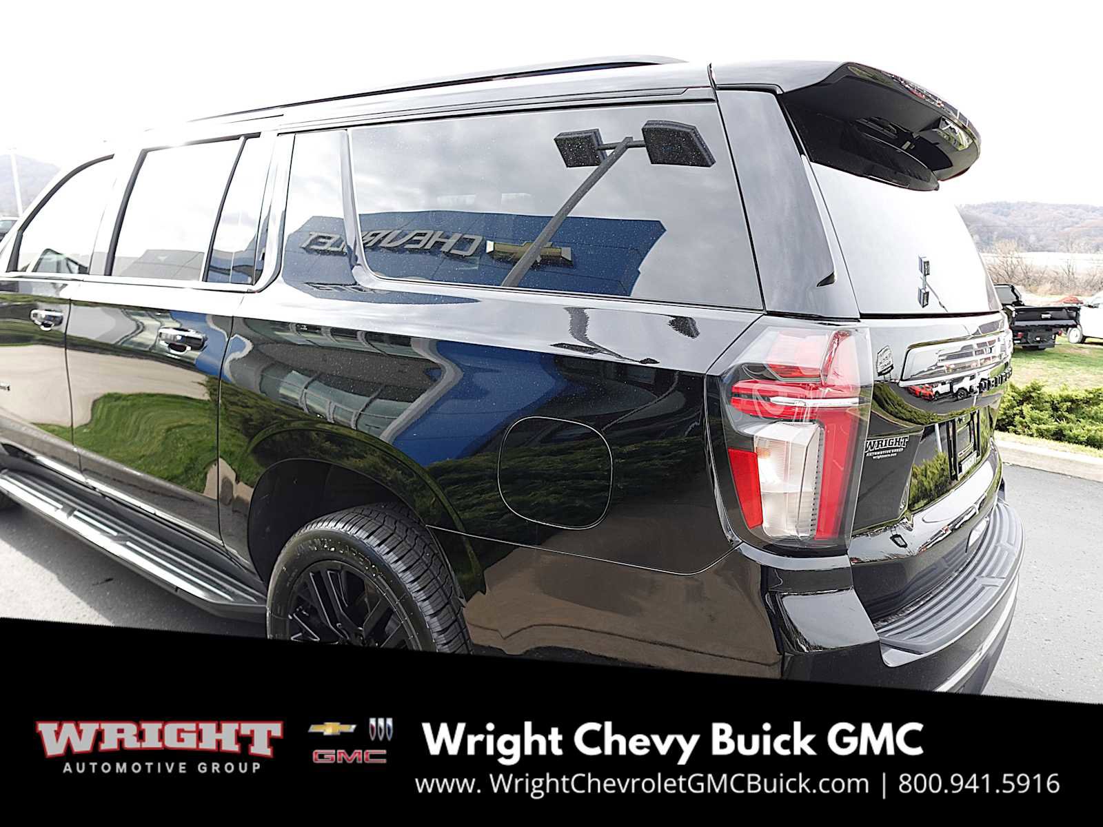 Used 2022 Chevrolet Suburban RST w/ Sport Performance Package image 5