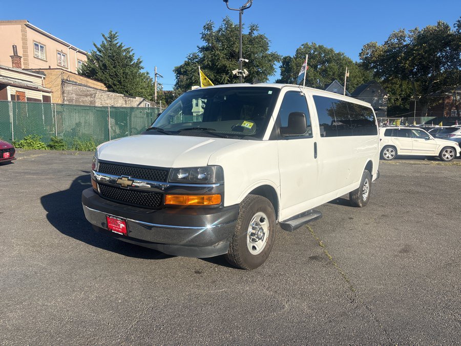 Used 2021 Chevrolet Express 3500 LT w/ LT Preferred Equipment Group RWD image 2