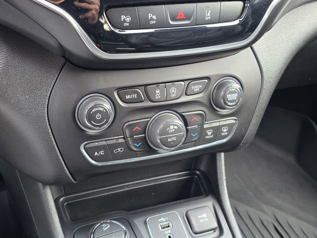 Used 2019 Jeep Cherokee Limited w/ Technology Group image 23