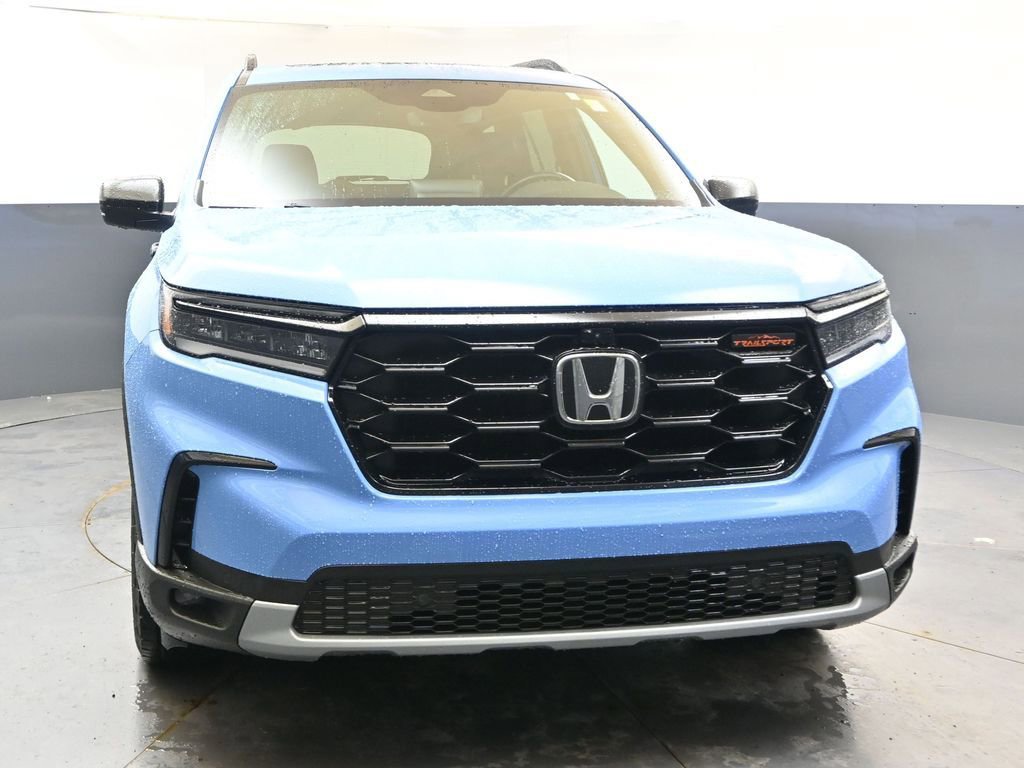 Used 2025 Honda Pilot TrailSport image 8