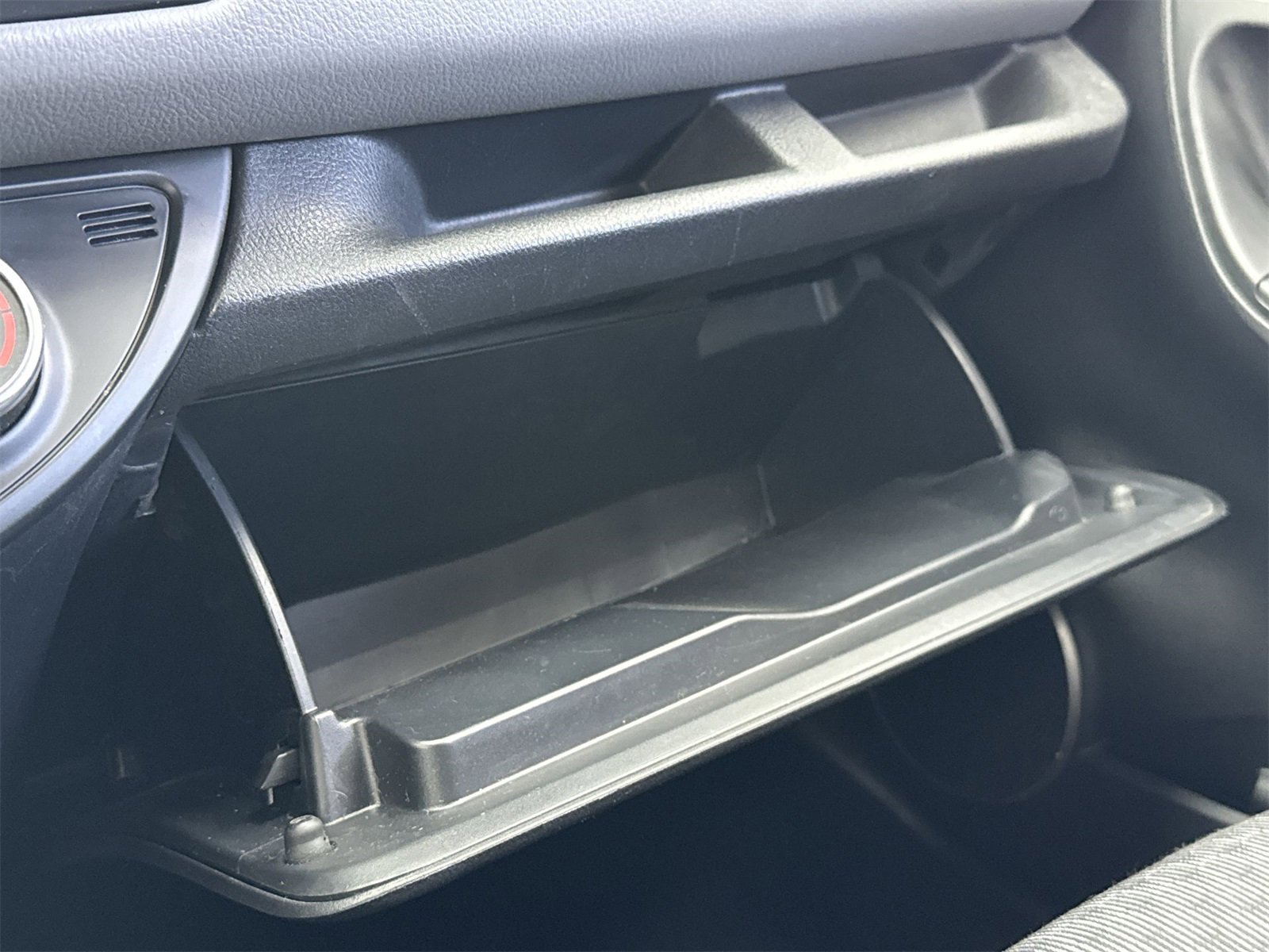 Used 2015 Toyota Yaris LE image 32